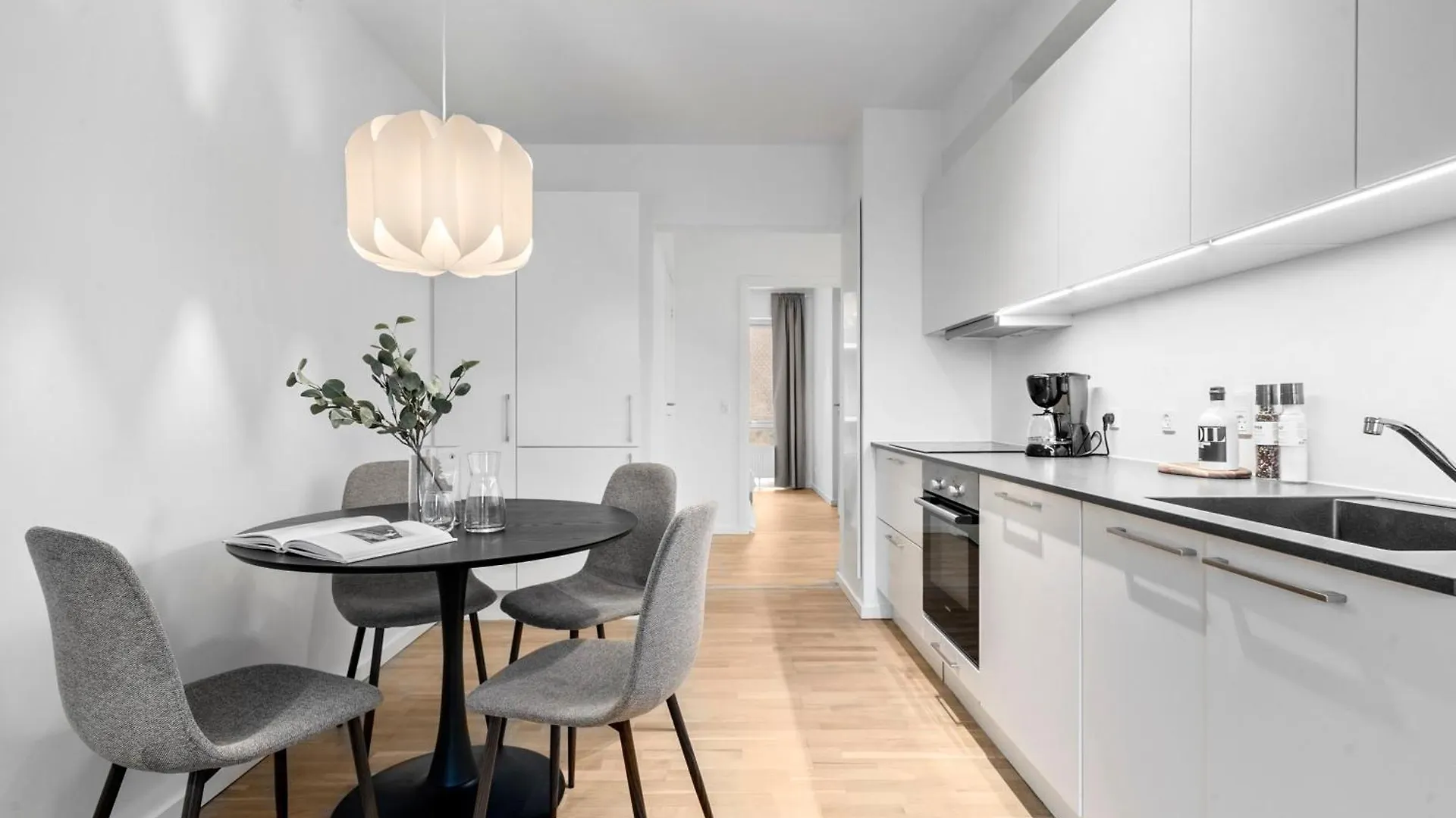 Urban Retreat In The Calmest Neighborhood Århus Lejlighed