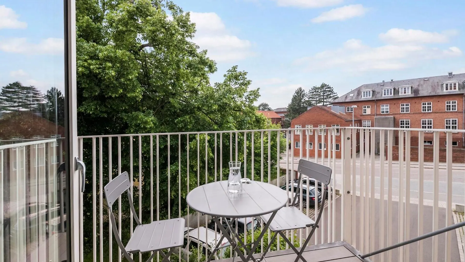 Urban Retreat In The Calmest Neighborhood Århus Lejlighed