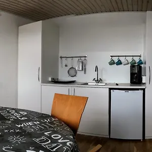 2 Rooms, Private Kitchen, Bathroom, And Garden. Gæstehus